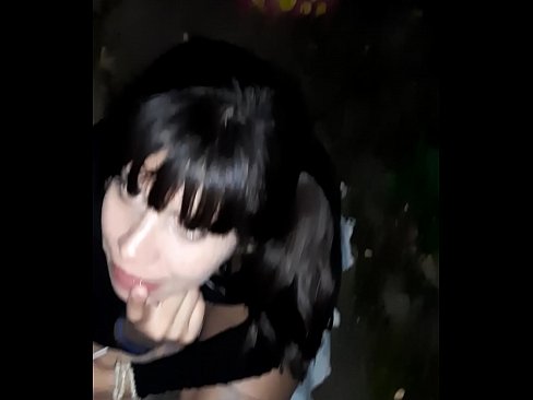 ❤️ 在街上膨胀的阴茎，以换取糖果 ☑ Sex video